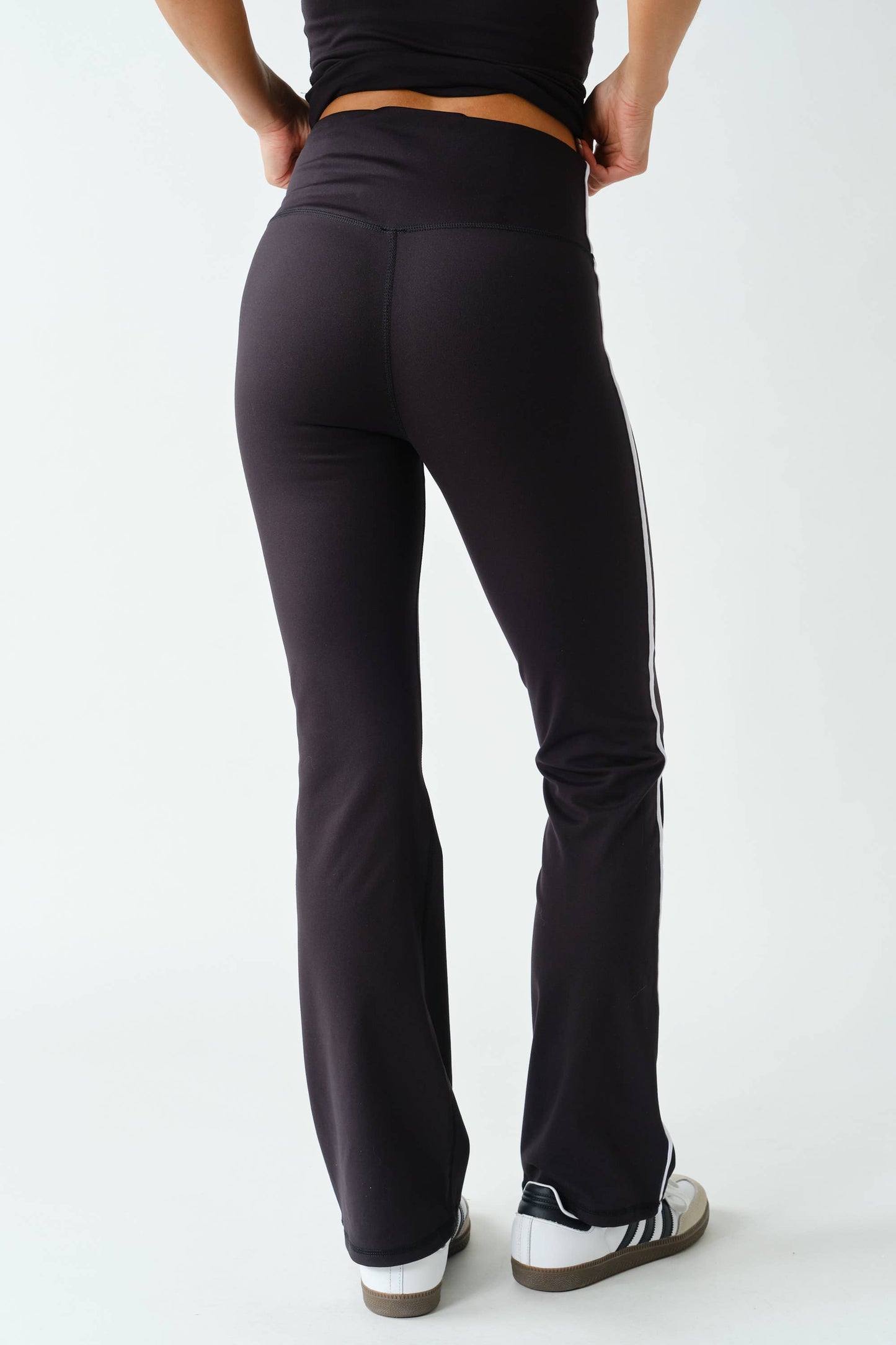 Sculpted High-Waist Flare Legging