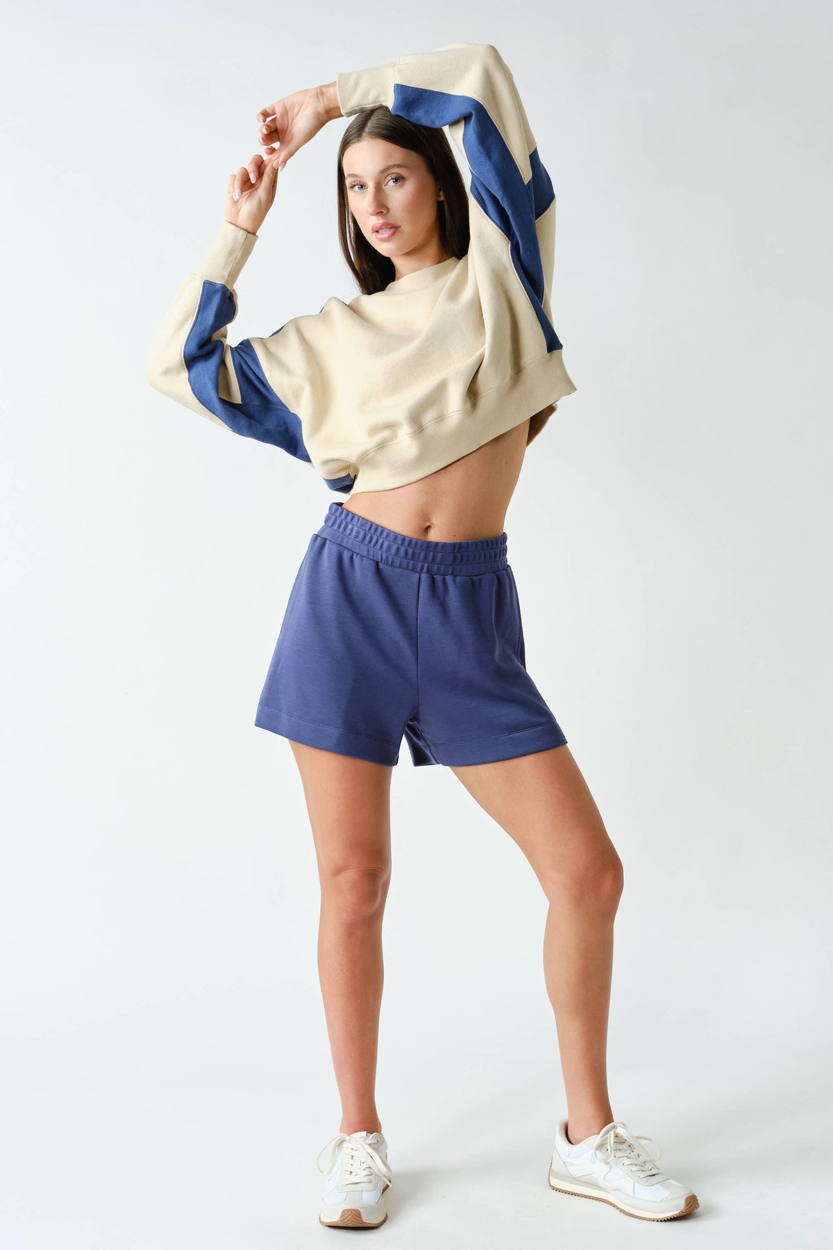 Contrast Edge Cropped Sweatshirt