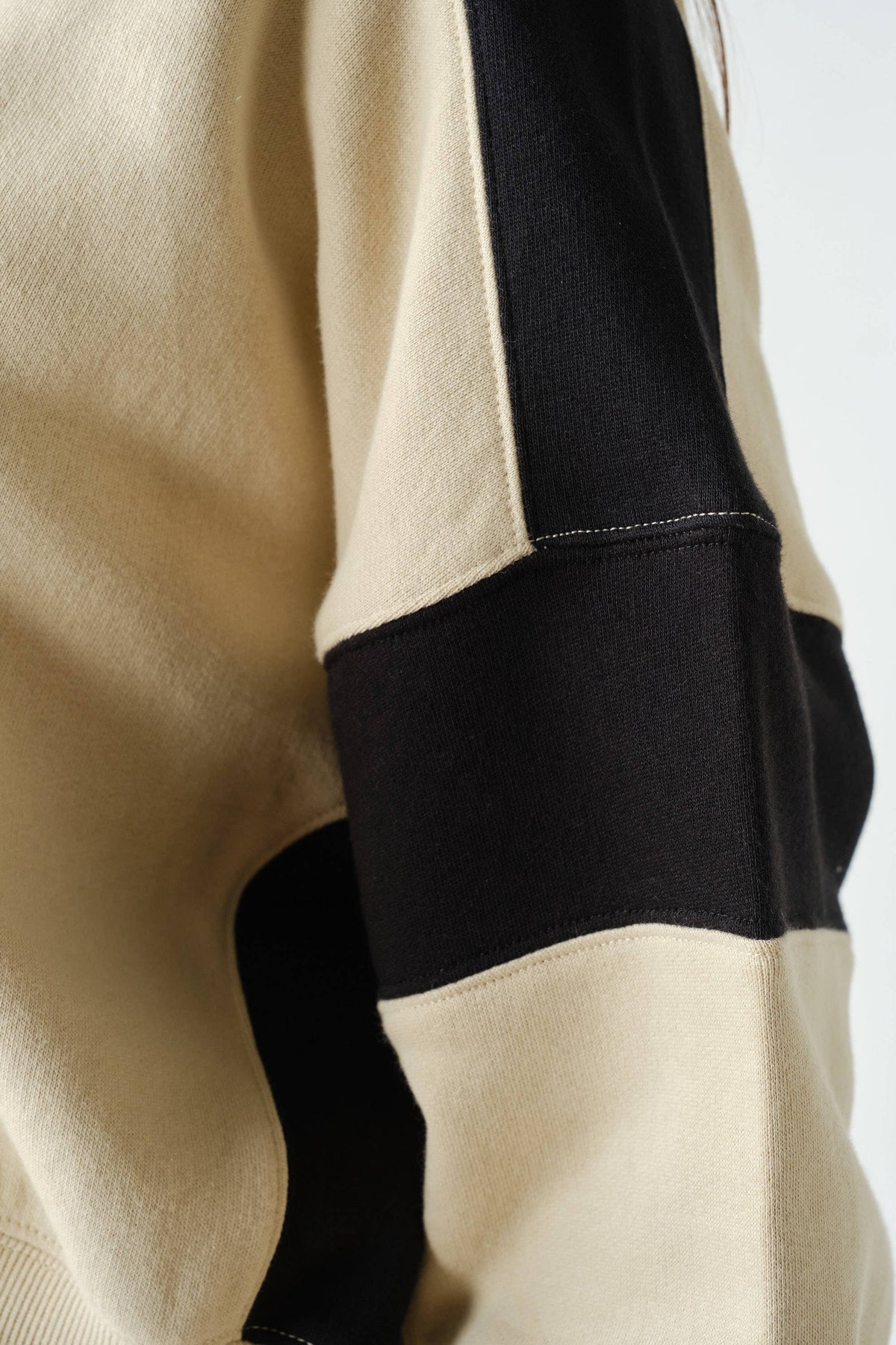 Contrast Edge Cropped Sweatshirt