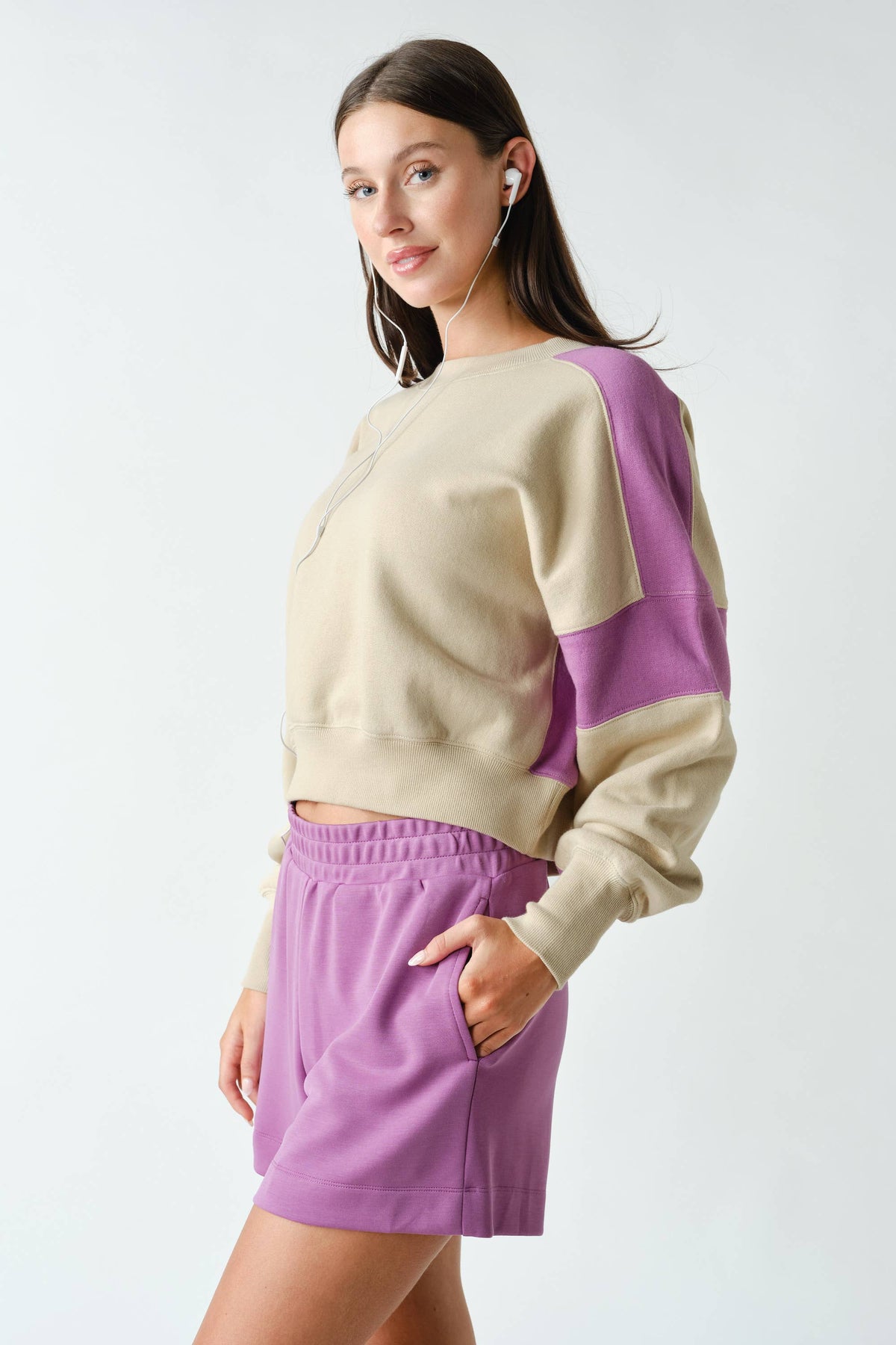 Contrast Edge Cropped Sweatshirt