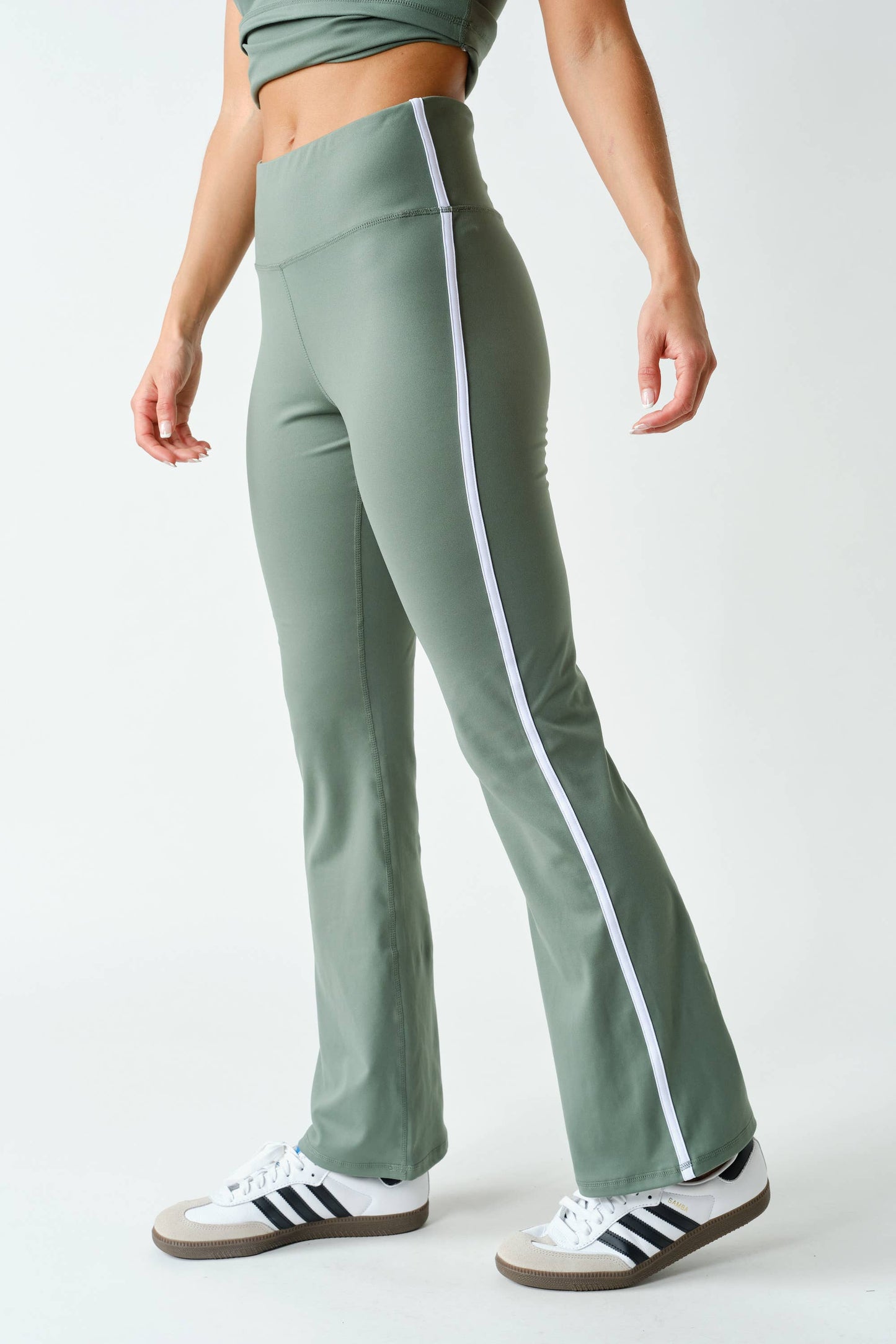 Sculpted High-Waist Flare Legging