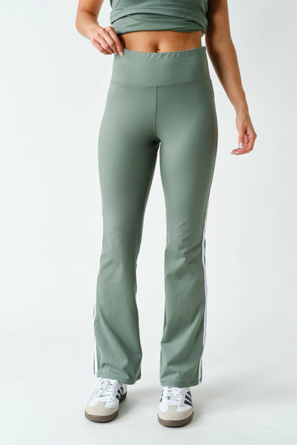 Sculpted High-Waist Flare Legging