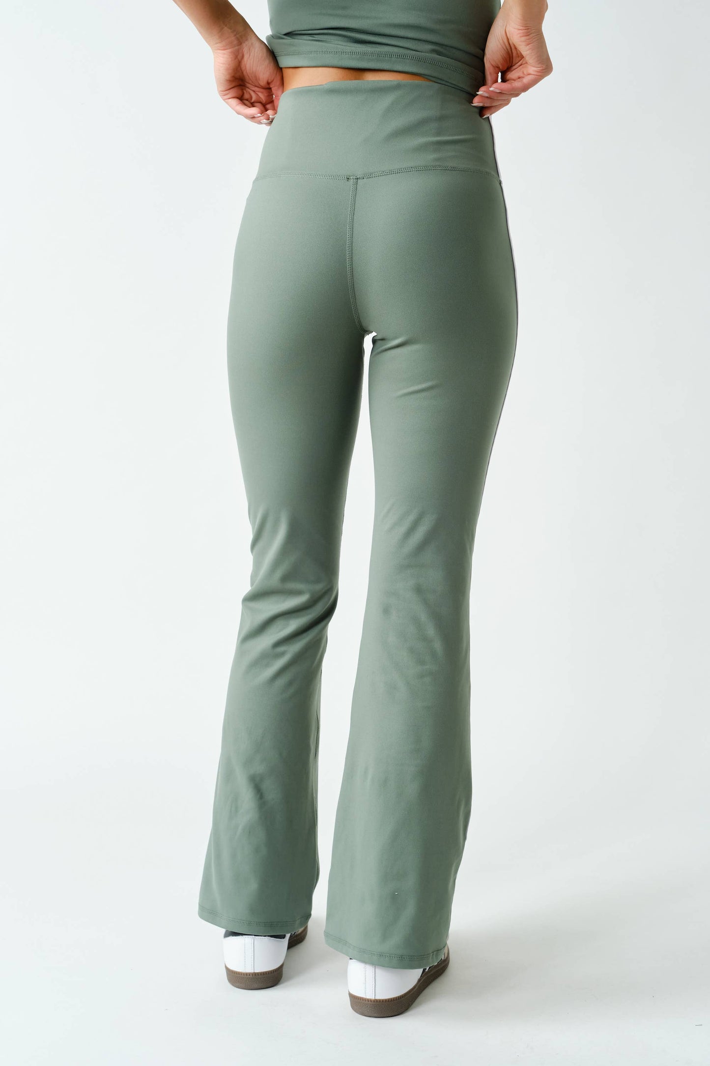 Sculpted High-Waist Flare Legging
