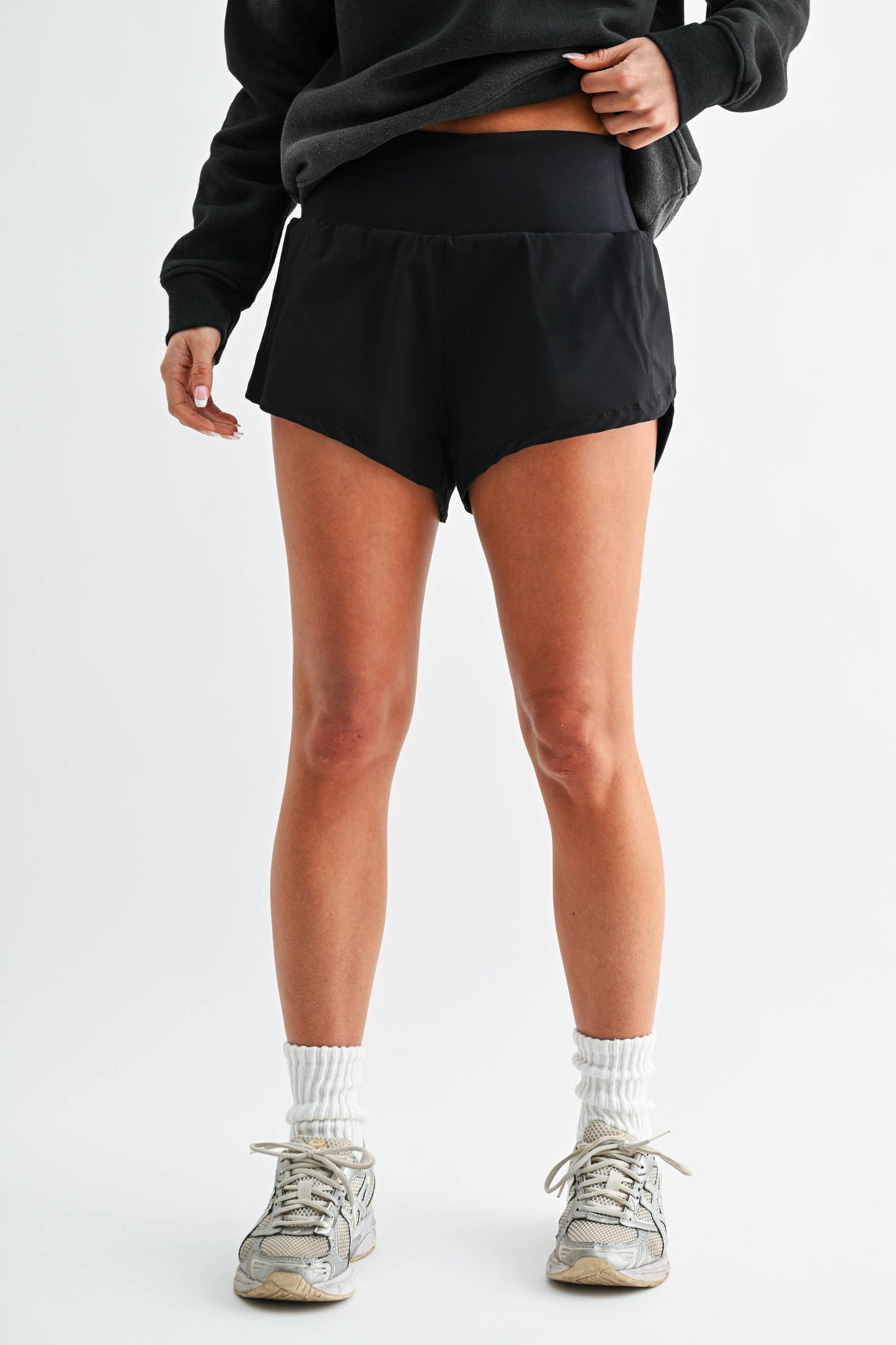Contour Scallop Mini Active Shorts